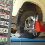 Equipamento de alinhamento de direcção a laser.